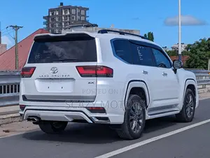 Toyota Land Cruiser 2023 White