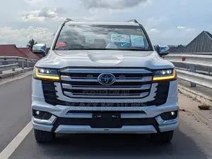 Toyota Land Cruiser 2023 White