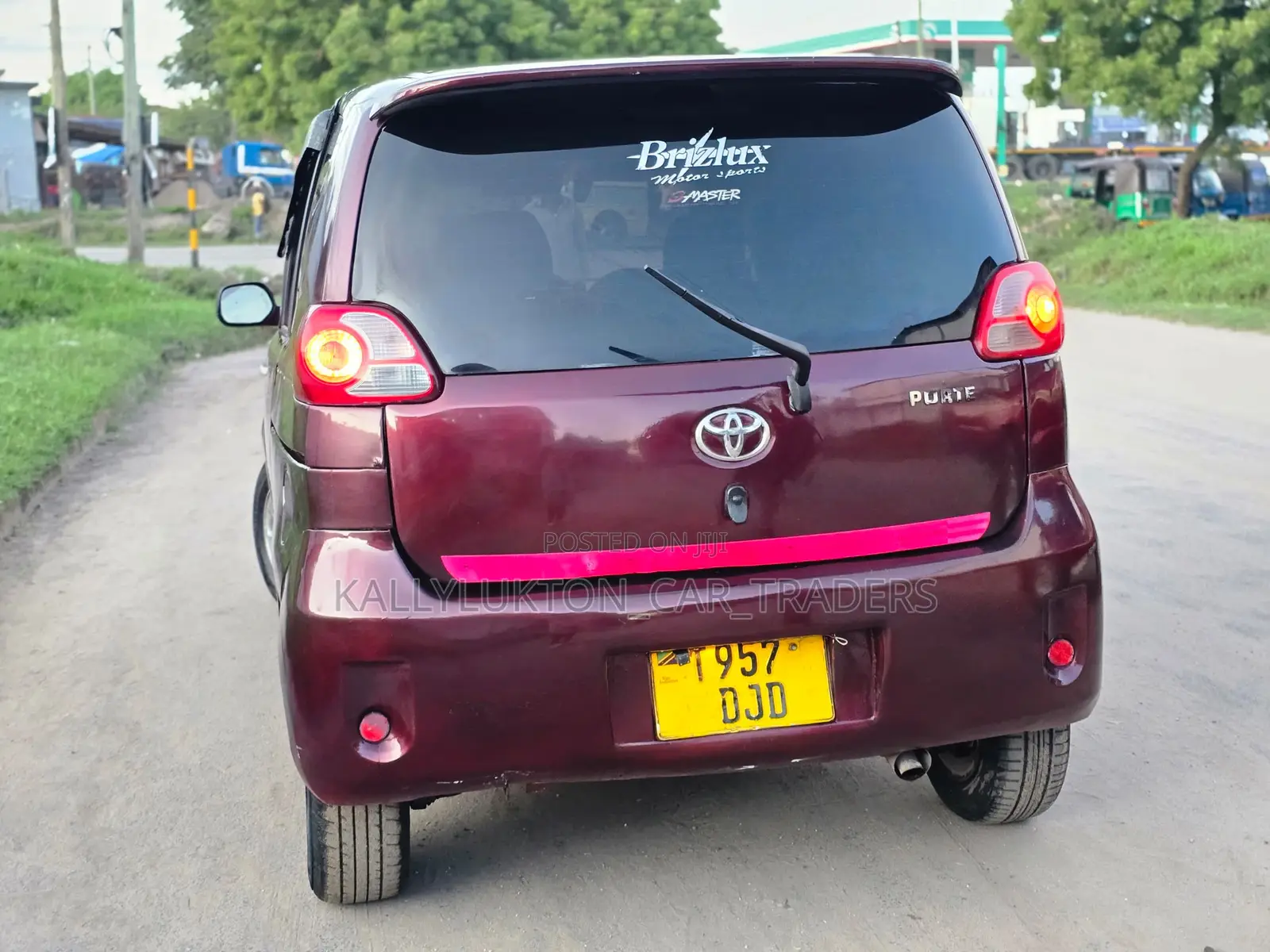 Toyota Porte 2005 Red
