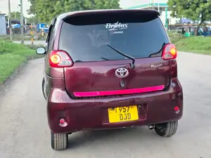 Toyota Porte 2005 Red