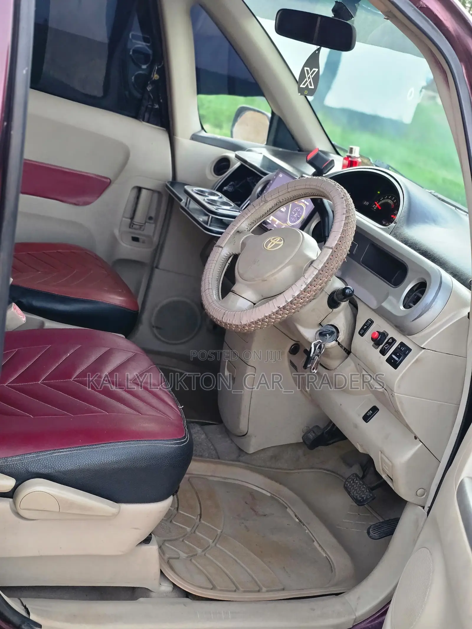 Toyota Porte 2005 Red
