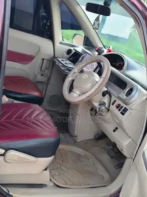 Toyota Porte 2005 Red