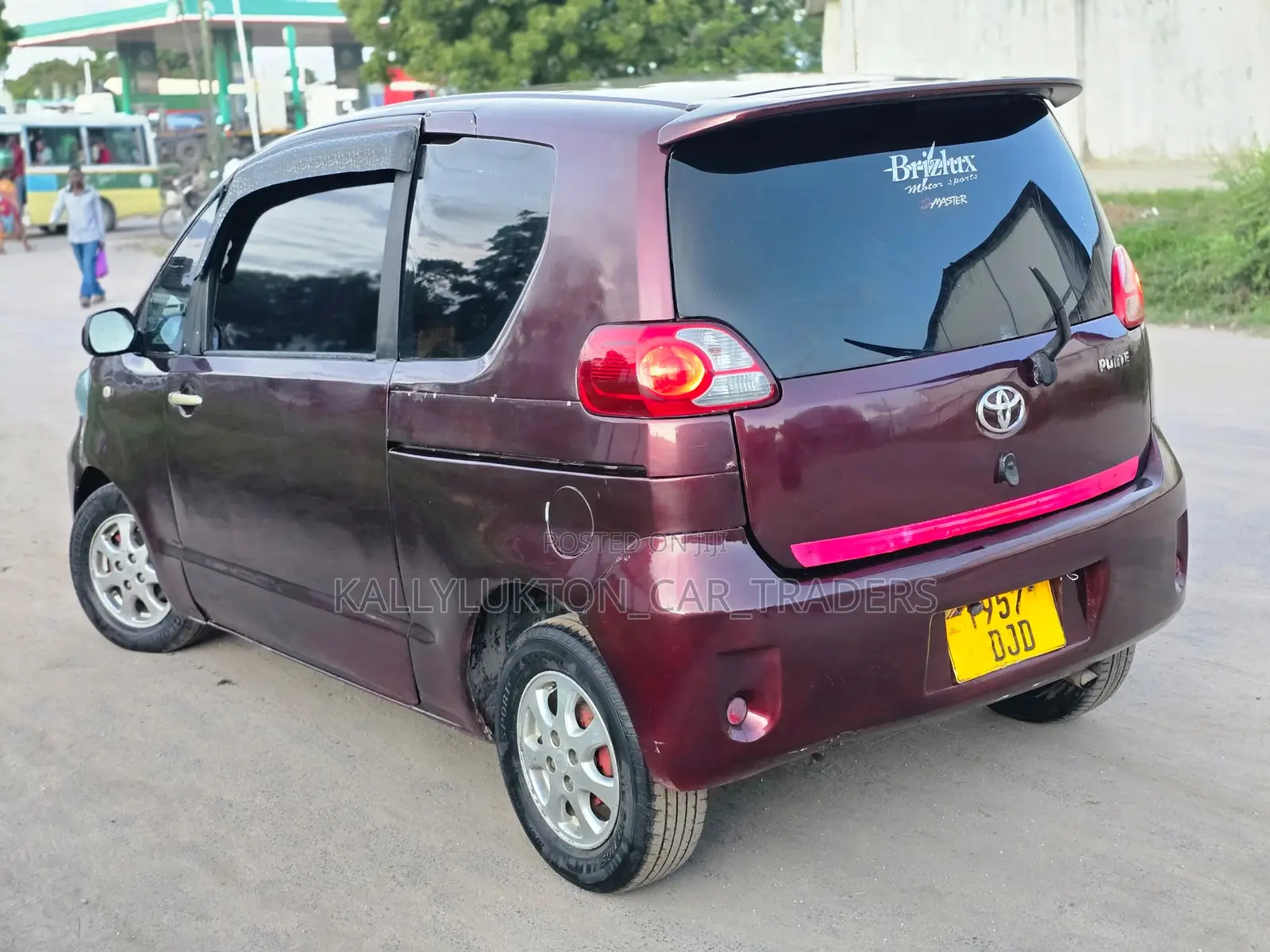 Toyota Porte 2005 Red