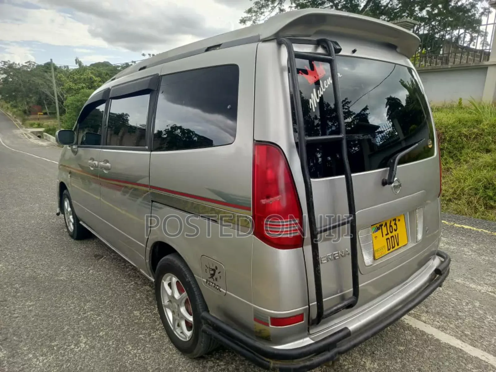 Nissan Serena 2001 Silver