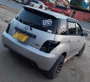 Toyota IST 2003 Silver