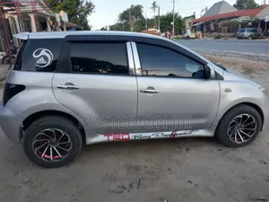 Toyota IST 2003 Silver