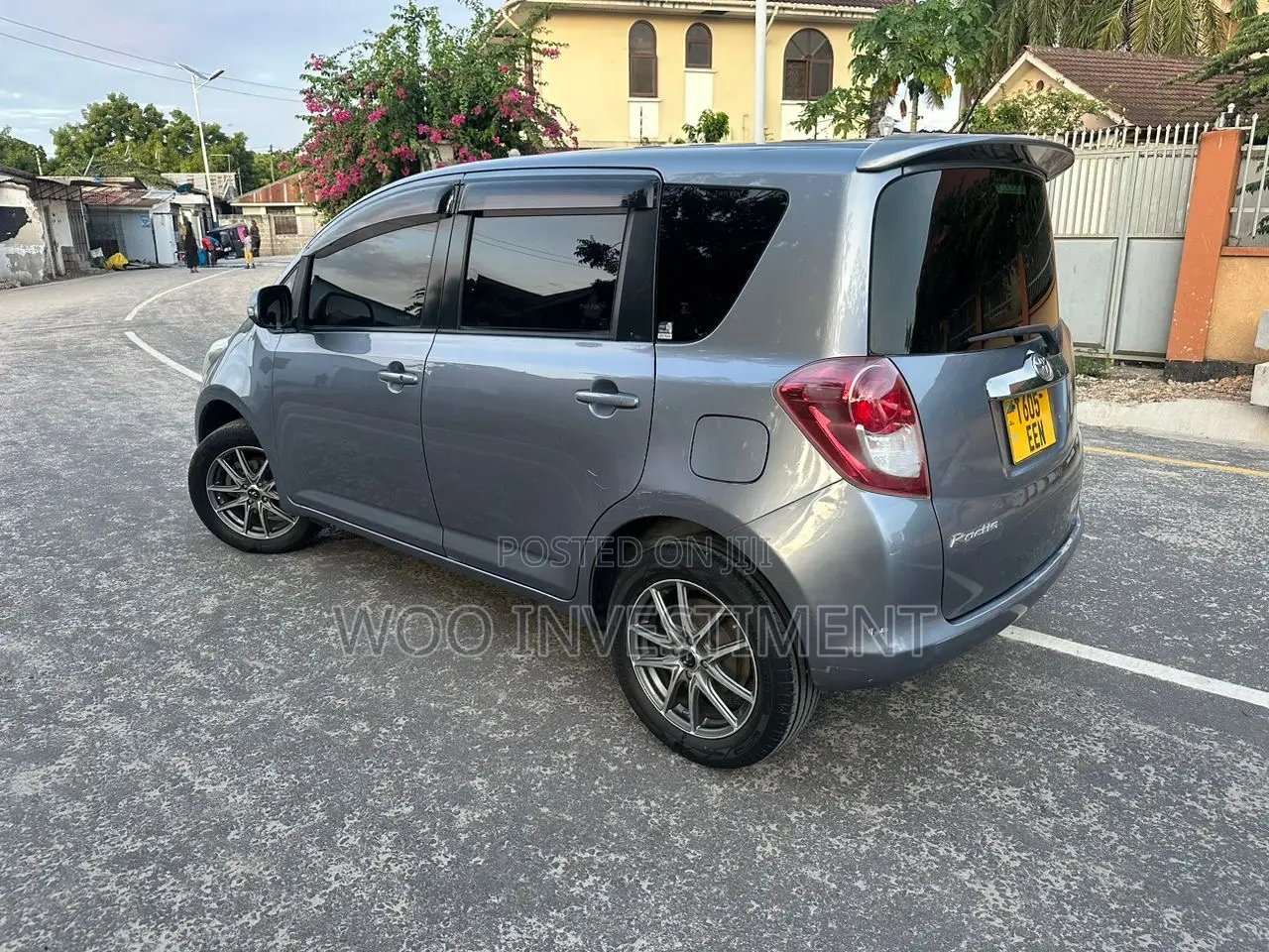 Toyota Ractis 2010 Gray