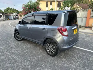 Toyota Ractis 2010 Gray