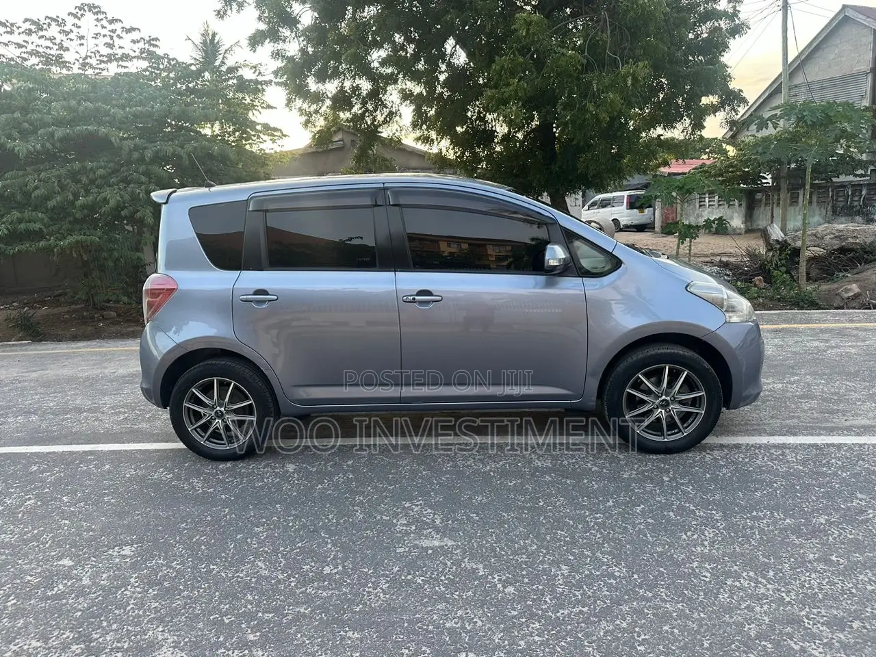 Toyota Ractis 2010 Gray