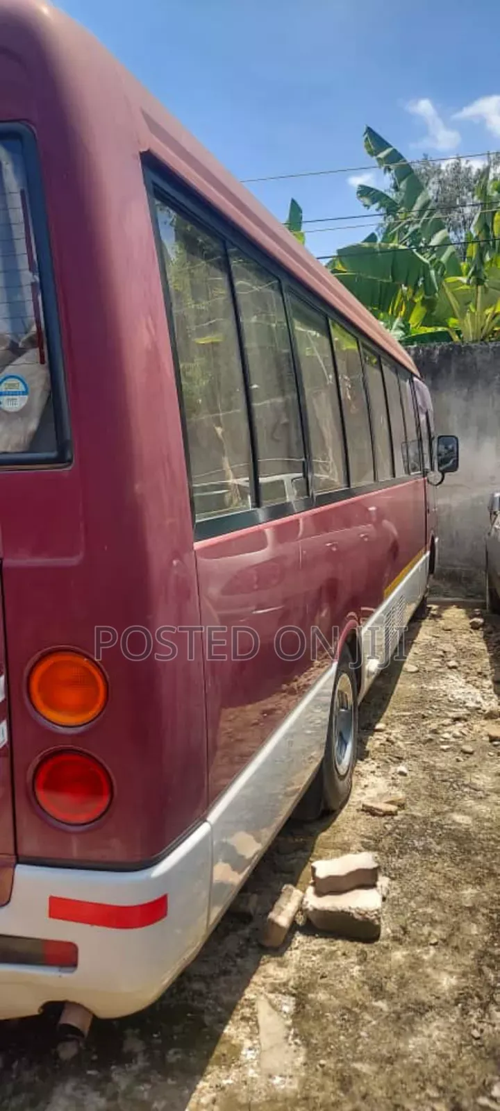 Mitsubishi Rosa 2001 Ivory