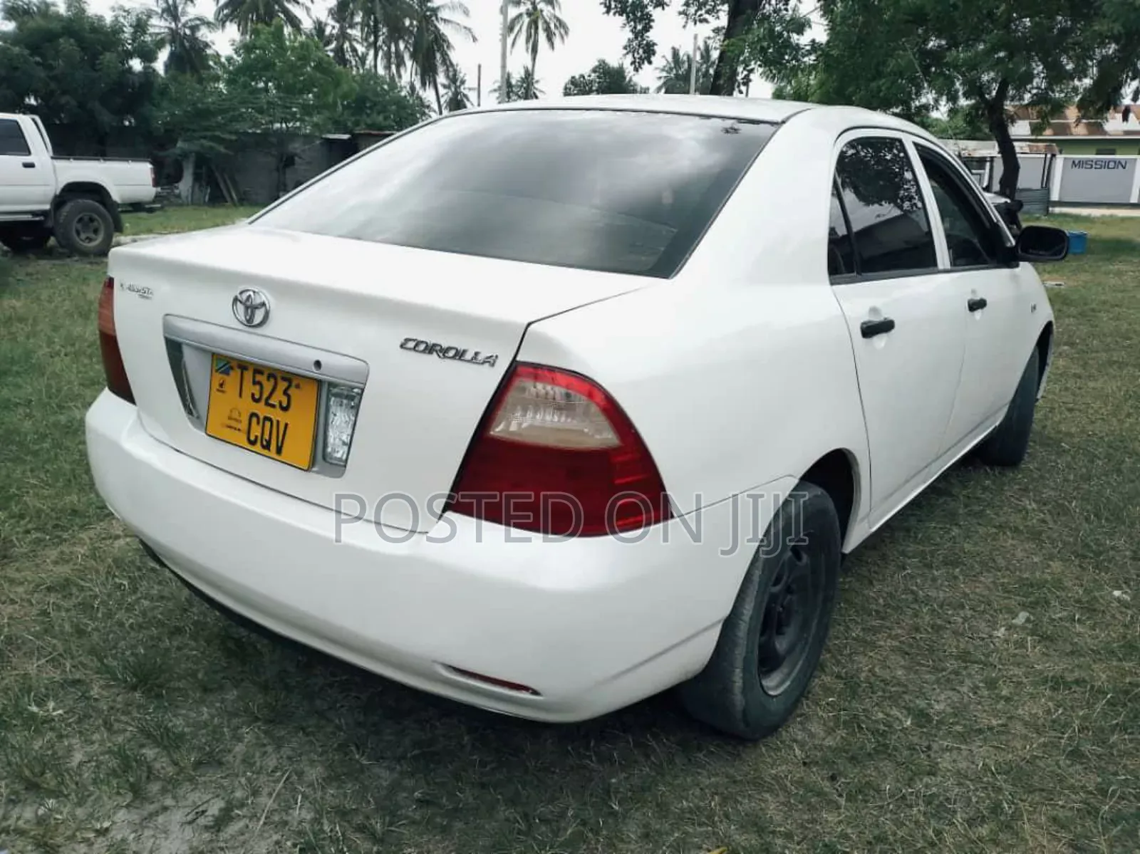 Toyota Corolla 2000 White