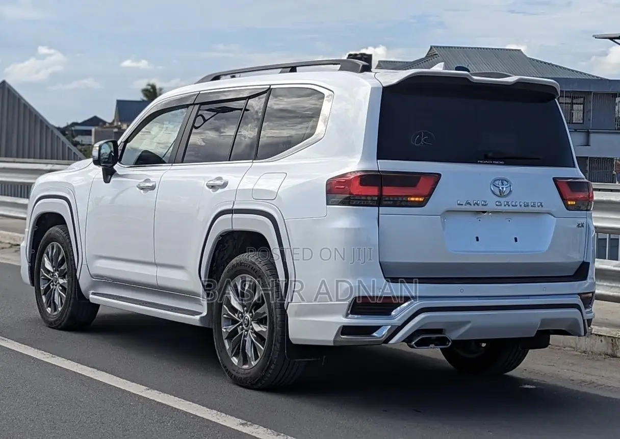 Toyota Land Cruiser 2023 Pearl
