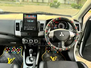Mitsubishi Outlander 2015 White
