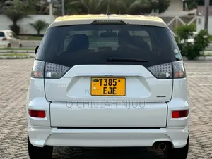 Mitsubishi Outlander 2015 White