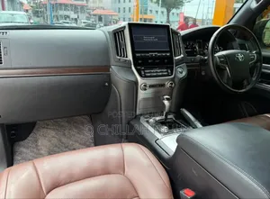 Toyota Land Cruiser 2018 White