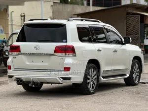 Toyota Land Cruiser 2018 White