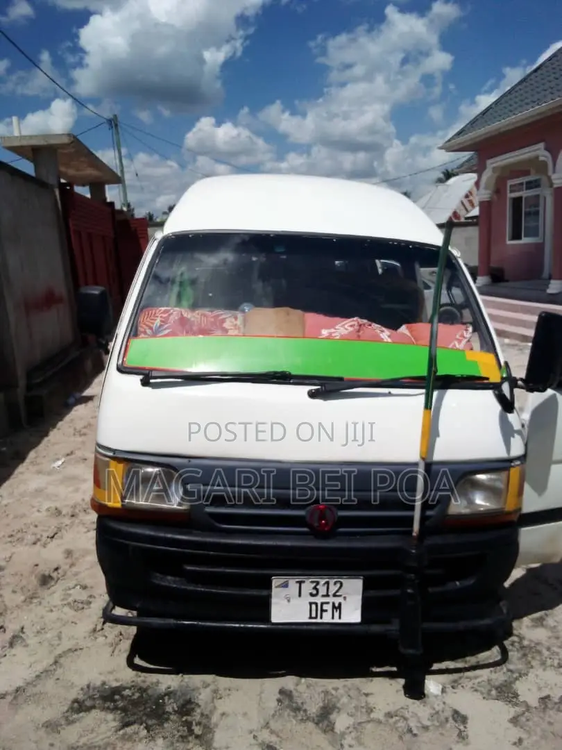 Toyota HiAce 2002 White