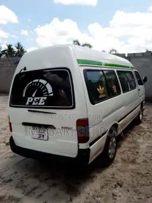 Toyota HiAce 2002 White