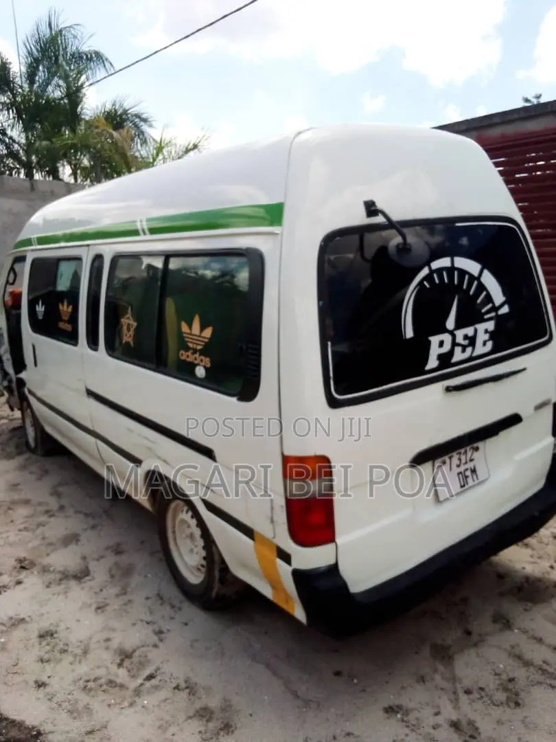 Toyota HiAce 2002 White