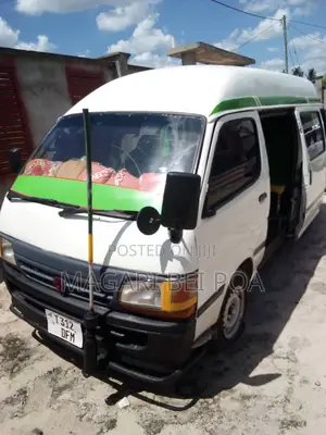 Toyota HiAce 2002 White
