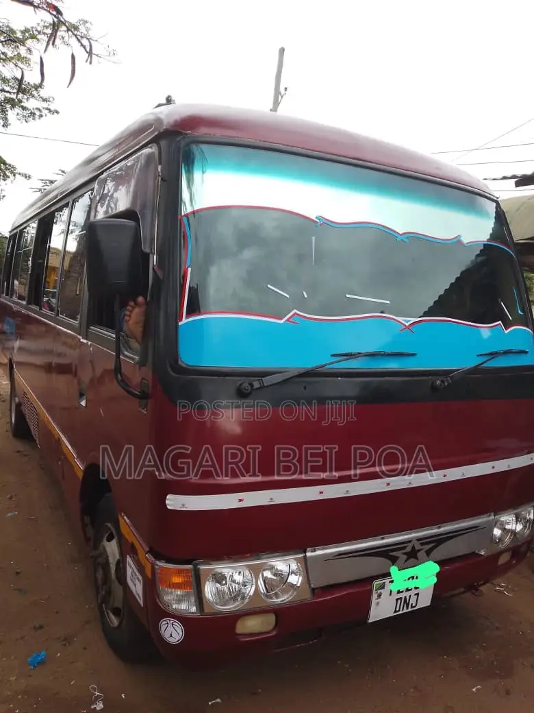 Mitsubishi Fuso Rosa 2005 Red
