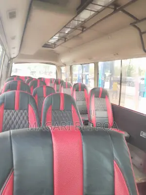 Mitsubishi Fuso Rosa 2005 Red