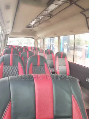 Mitsubishi Fuso Rosa 2005 Red