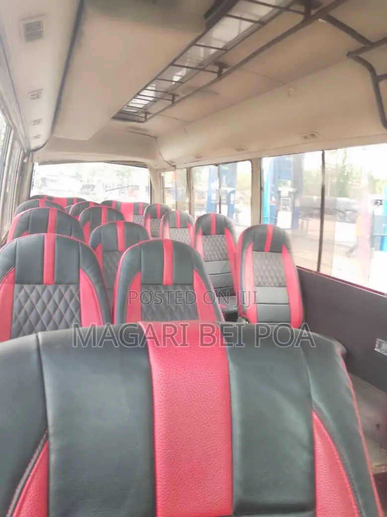 Mitsubishi Fuso Rosa 2005 Red