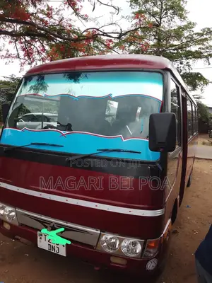 Mitsubishi Fuso Rosa 2005 Red
