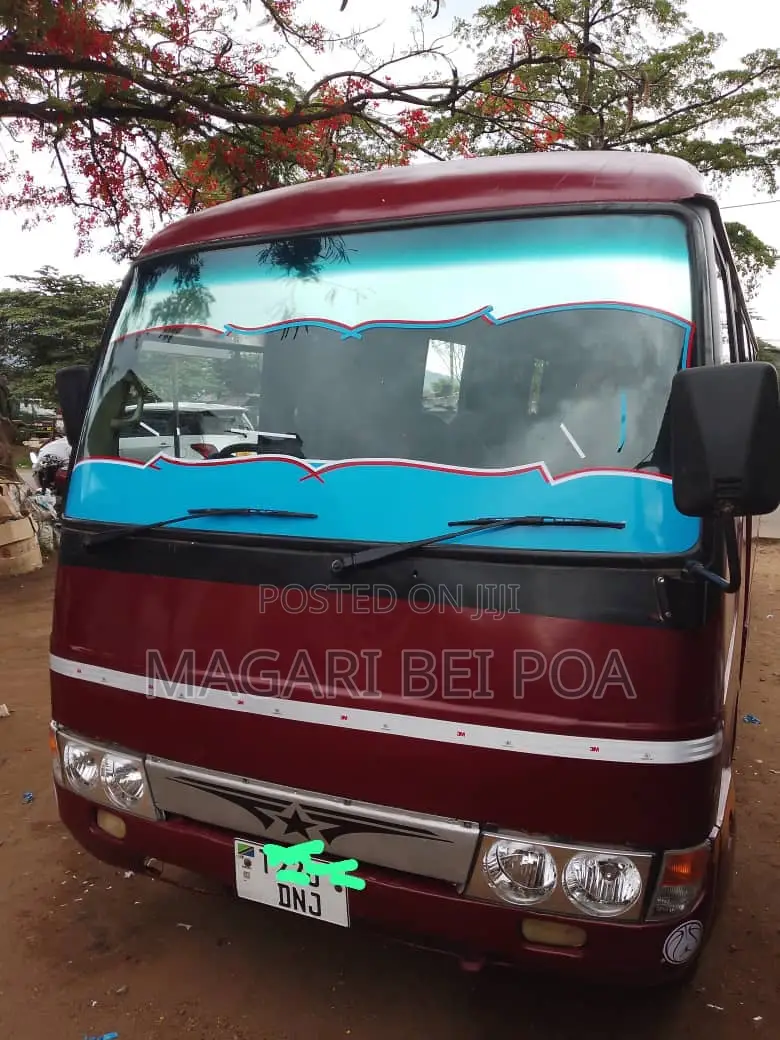 Mitsubishi Fuso Rosa 2005 Red