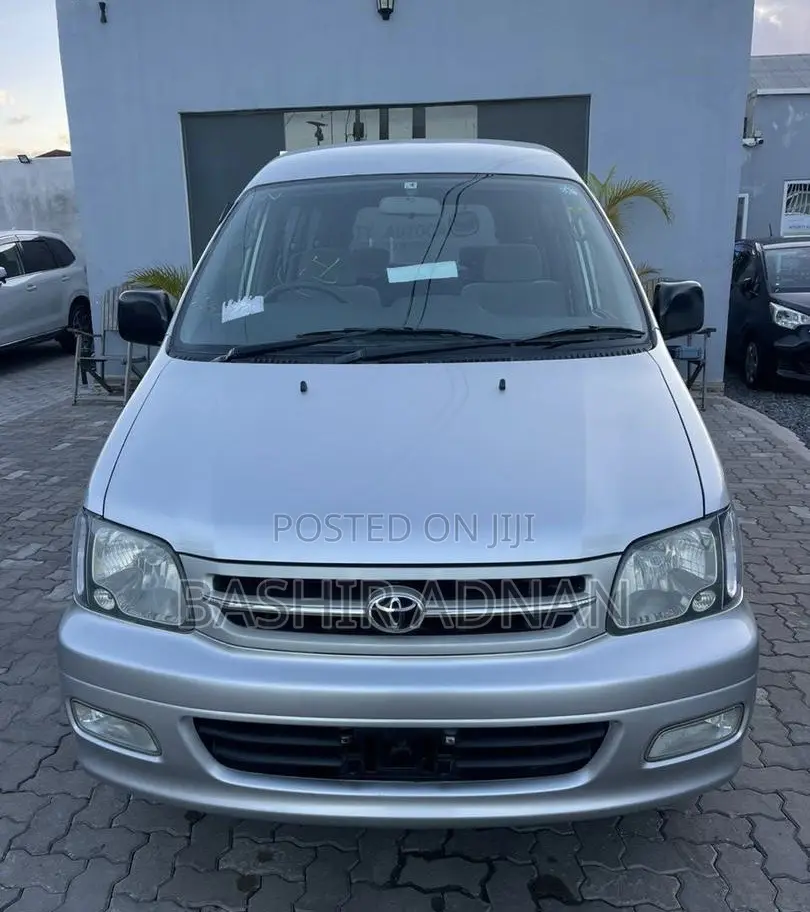 Toyota Noah 2.0 FWD (8 Seater) 2001 Silver