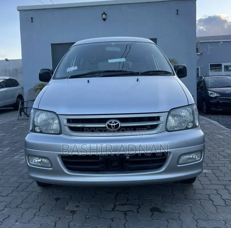 Toyota Noah 2.0 FWD (8 Seater) 2001 Silver