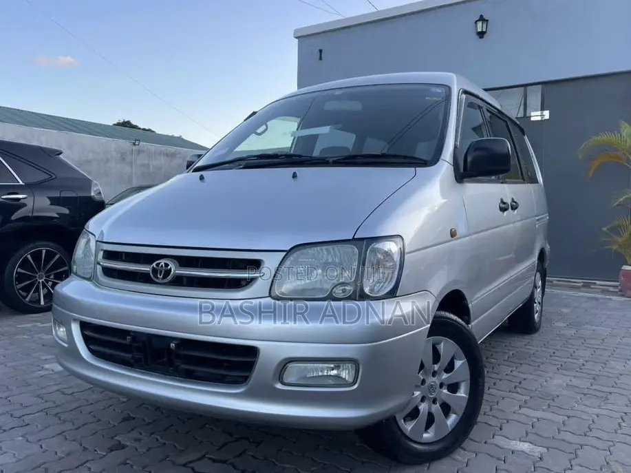 Toyota Noah 2.0 FWD (8 Seater) 2001 Silver