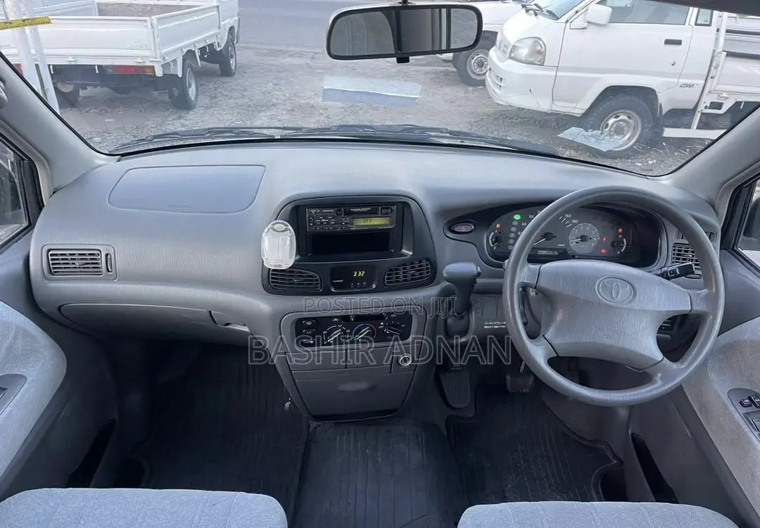 Toyota Noah 2.0 FWD (8 Seater) 2001 Silver