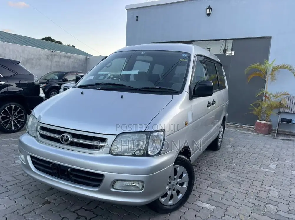 Toyota Noah 2.0 FWD (8 Seater) 2001 Silver