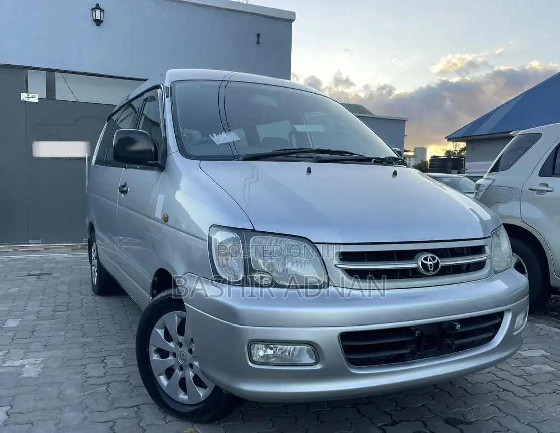 Toyota Noah 2.0 FWD (8 Seater) 2001 Silver