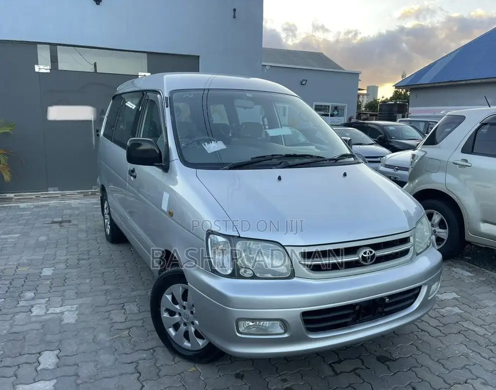 Toyota Noah 2.0 FWD (8 Seater) 2001 Silver