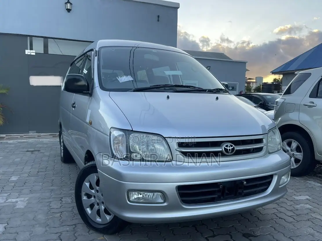 Toyota Noah 2.0 FWD (8 Seater) 2001 Silver