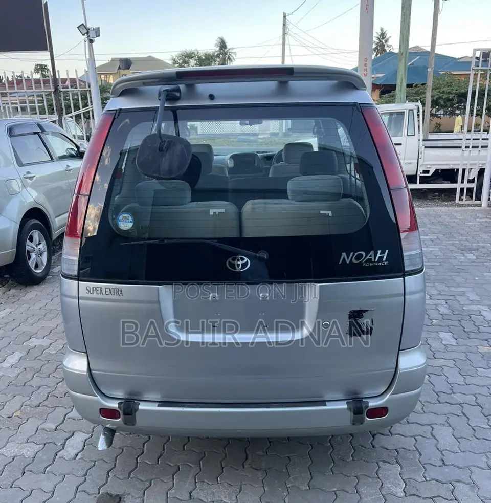 Toyota Noah 2.0 FWD (8 Seater) 2001 Silver