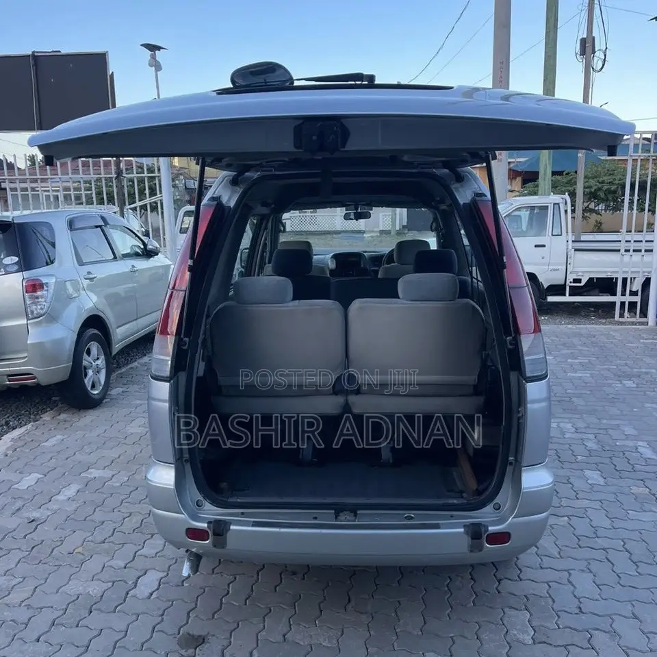 Toyota Noah 2.0 FWD (8 Seater) 2001 Silver