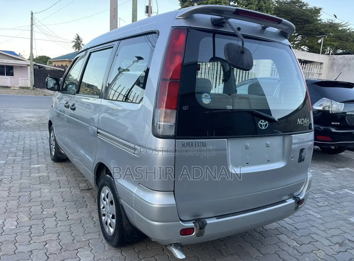 Toyota Noah 2.0 FWD (8 Seater) 2001 Silver