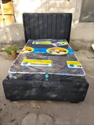 Bedsofa Nyeusi Pamoja Na Godoro 4*6