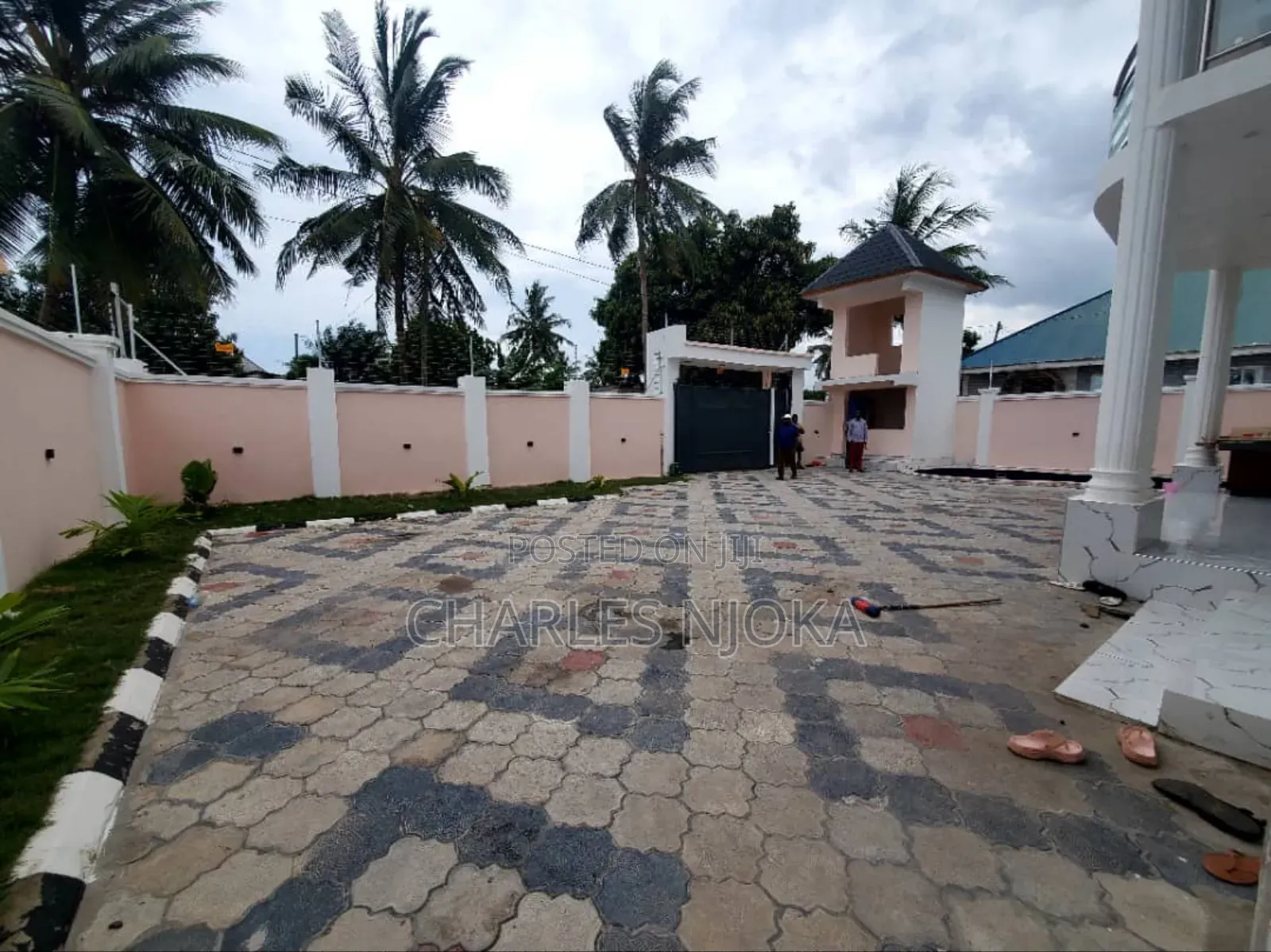 7bdrm Block of Flats in Tanzania Dare Salaam for sale