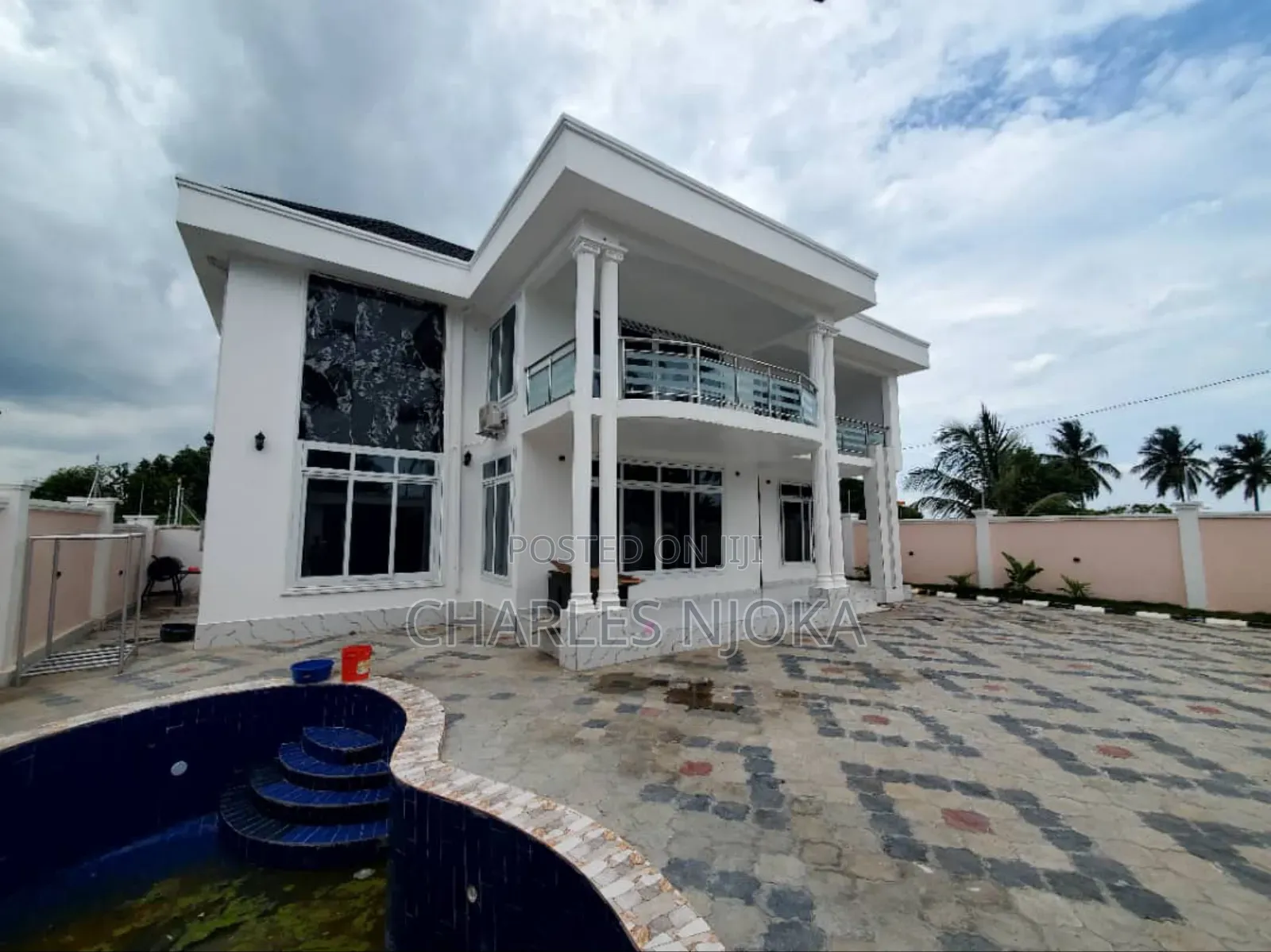 7bdrm Block of Flats in Tanzania Dare Salaam for sale