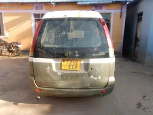 Toyota Noah 2.0 AWD (8 Seater) 2004 Gray