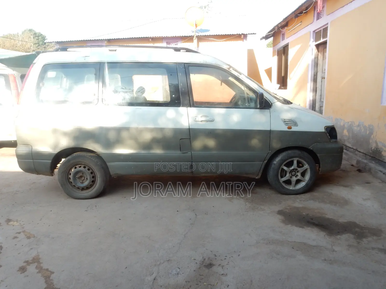 Toyota Noah 2.0 AWD (8 Seater) 2004 Gray
