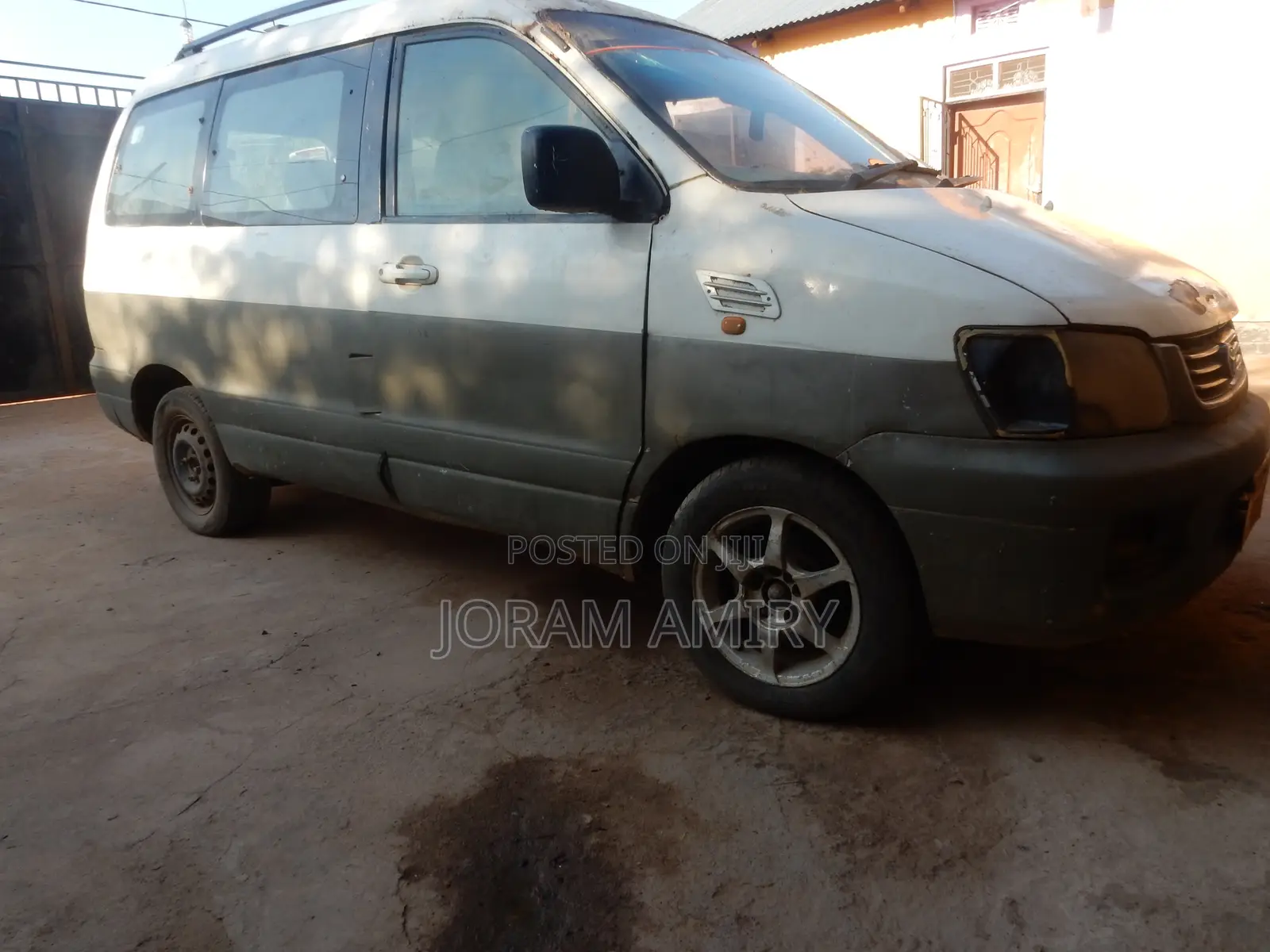 Toyota Noah 2.0 AWD (8 Seater) 2004 Gray
