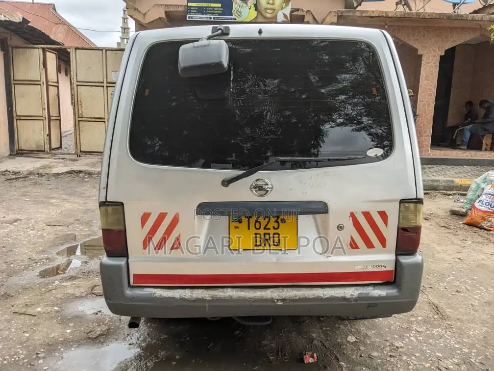 Nissan Vanette 2004 Silver