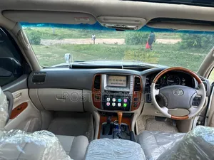 Toyota Land Cruiser 2010 White