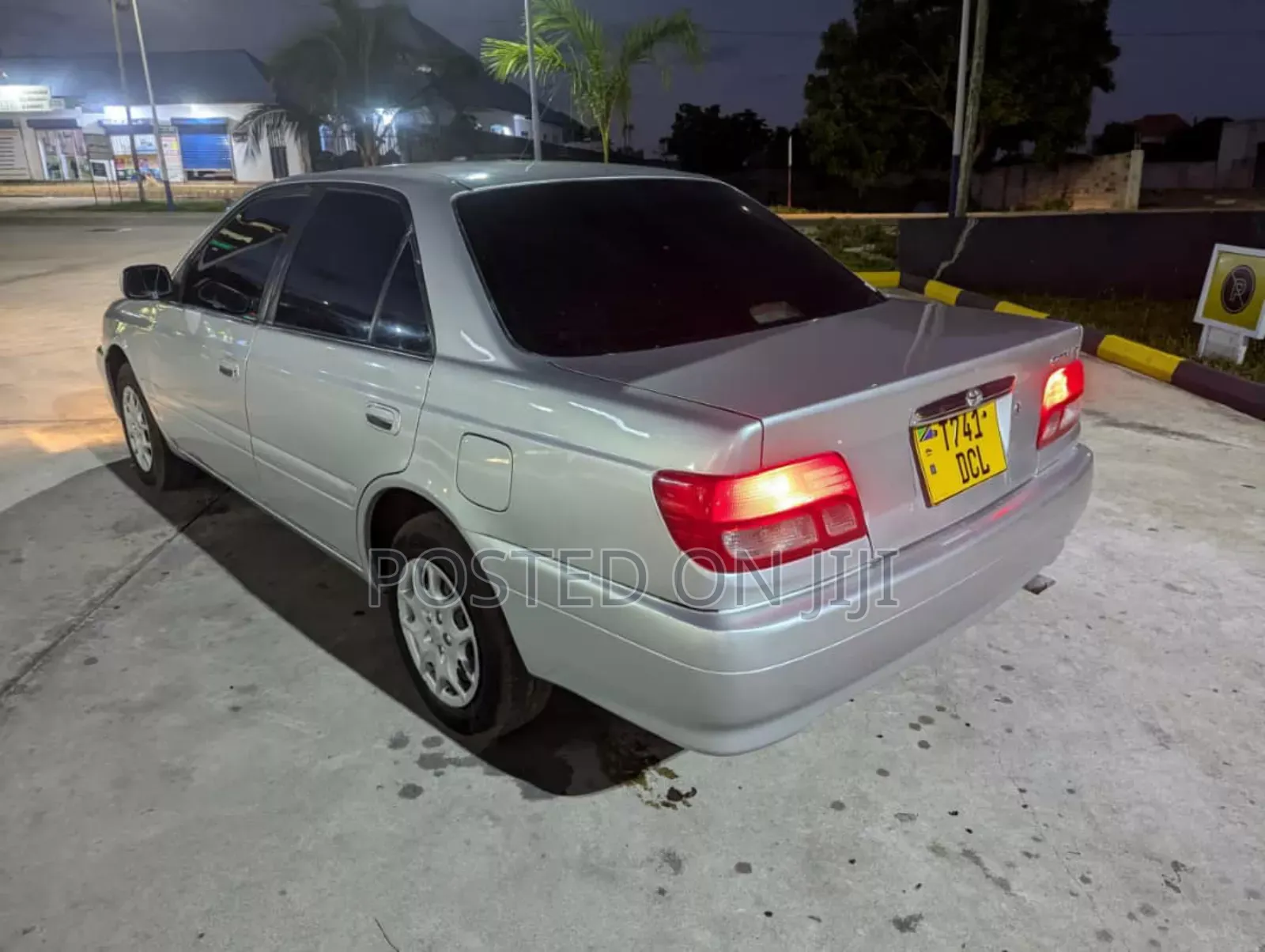 Toyota Carina 2000 Silver
